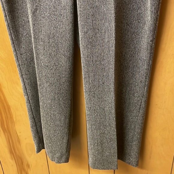 Investments Petite Straight Leg Short Pants (NWT) - Picture 3 of 8